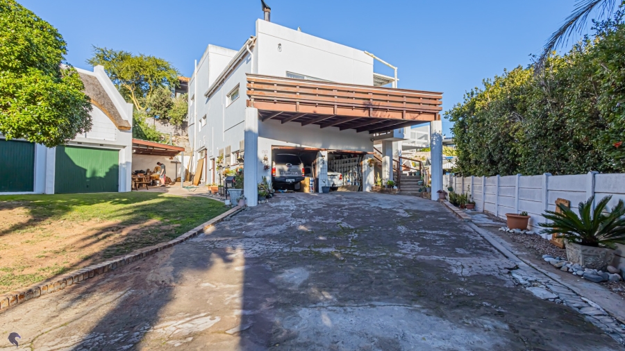7 Bedroom Property for Sale in Middedorp Western Cape